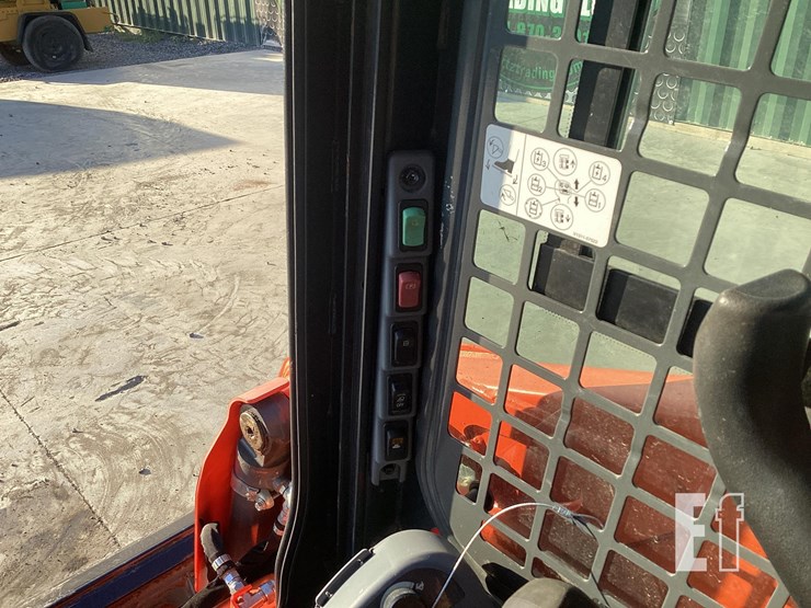 2018-kubota-ssv65-image-16