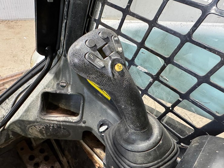 2021-bobcat-t595-image-24
