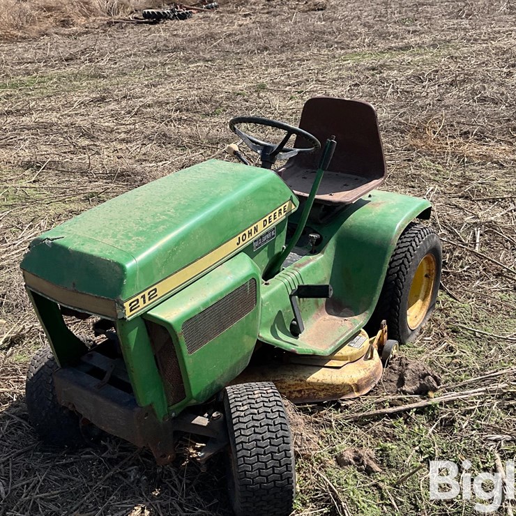 JOHN DEERE 212