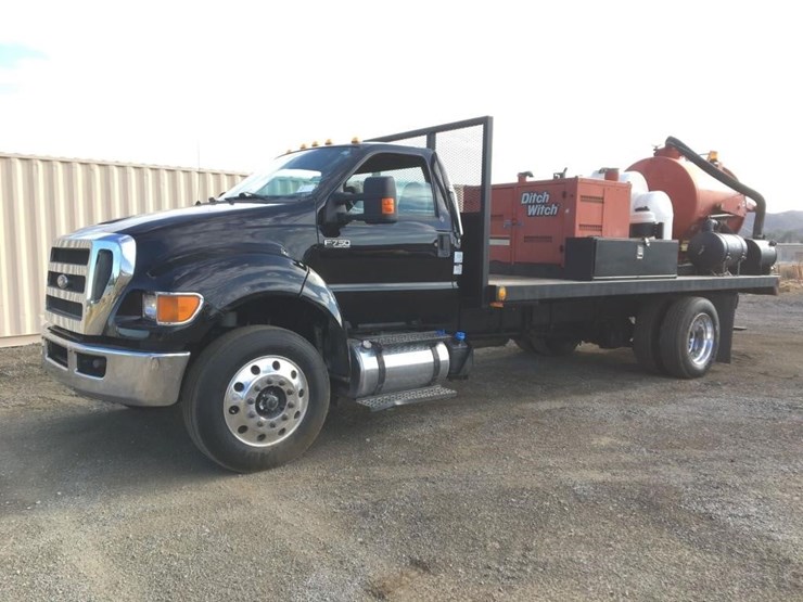 2011-ford-f750-xlt-image-1