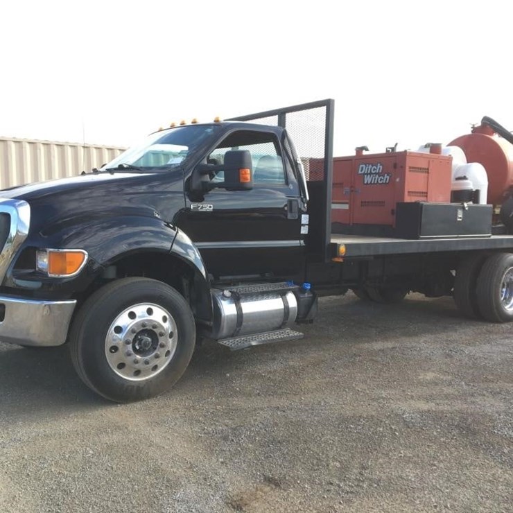 2011 FORD F750 XLT