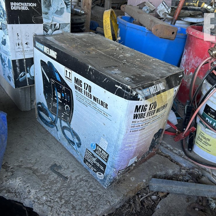 CHICAGO ELECTRIC MIG 170 WELDER