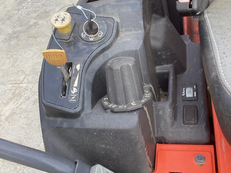2018-kubota-z122e-image-12