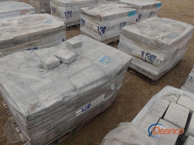 (2)-pallets-of-assorted-paving-stones-image-1
