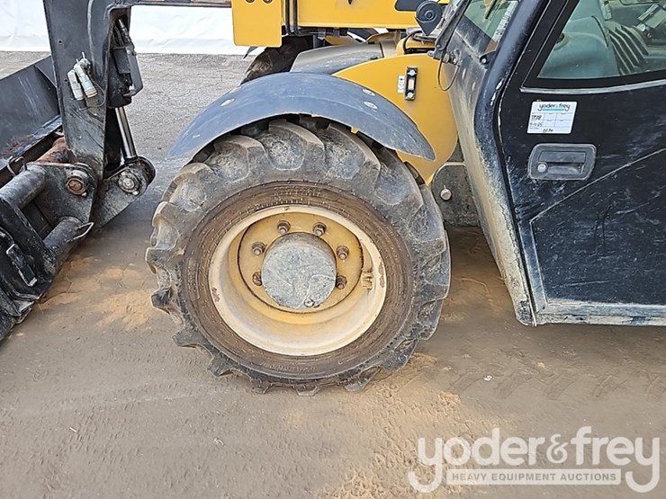 2015-caterpillar-th255c-image-12