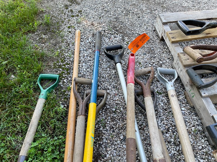 #1587-•-pile-of-various-shovels-image-6