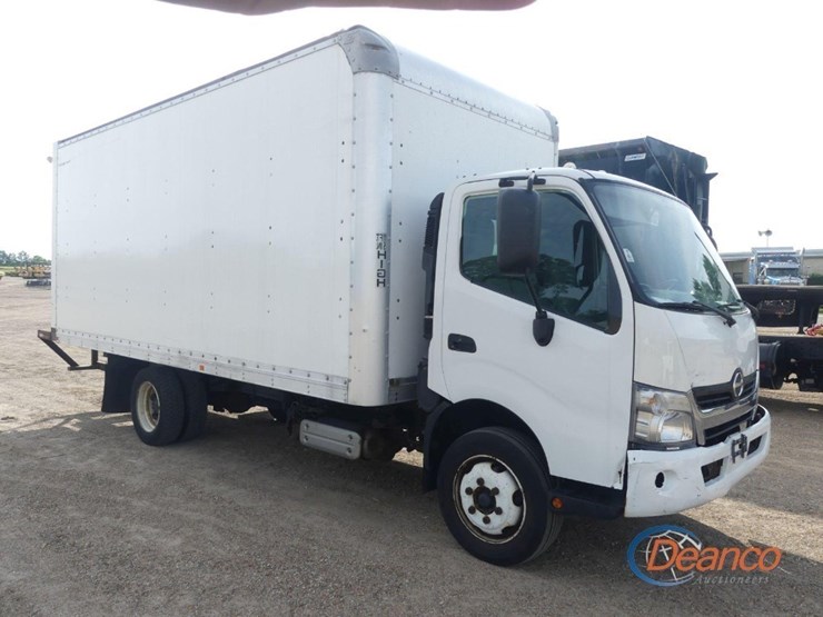 2019-hino-195-image-1