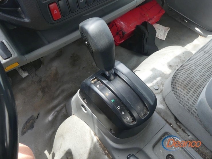 2019-hino-195-image-13