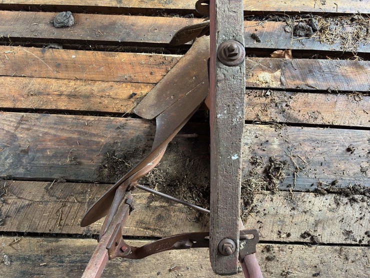 oliver-chilled-plow-works-15”-walking-plow-image-22
