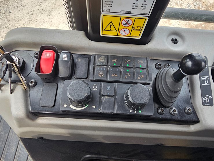 2023-caterpillar-953-image-52