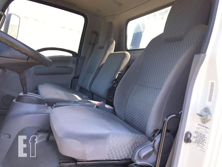 2013-isuzu-nrr-image-8