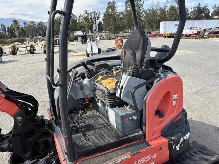 2015-kubota-u55-4-image-22