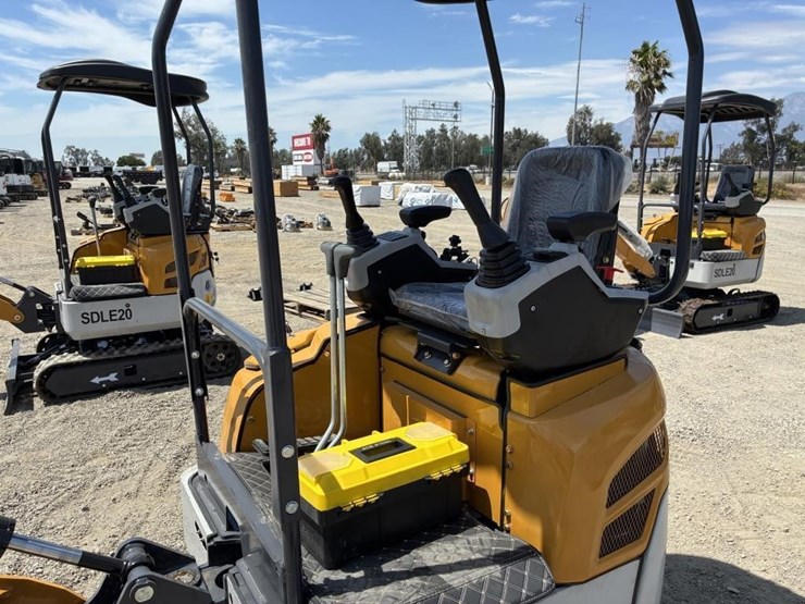 2025-sdlanch-sdle20-hydraulic-excavator-image-16