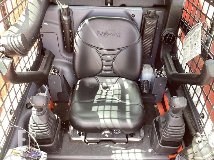 2023-kubota-ssv75-image-13