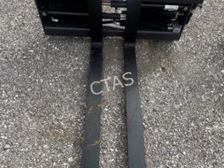 #146-•-wolverine-hydraulic-skid-steer-pallet-forks-image-2