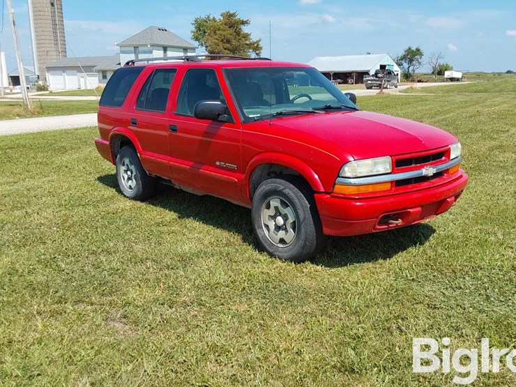 2003-chevrolet-blazer-image-3