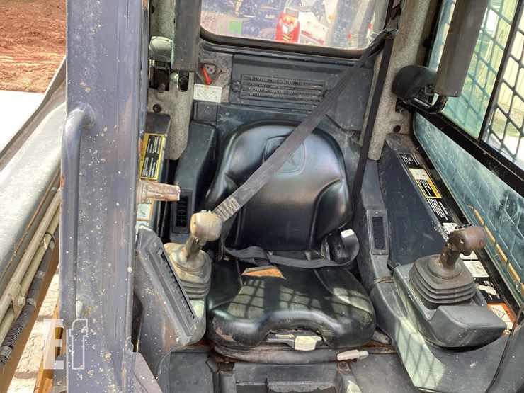 2015-deere-323e-image-16