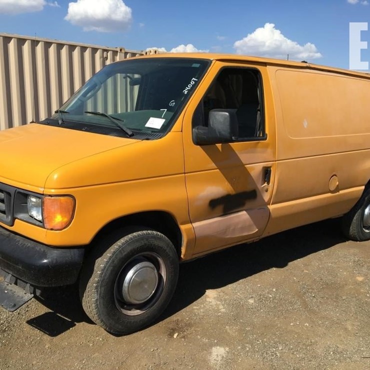 2004 FORD E250