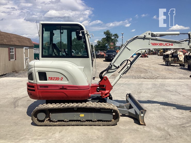 2022-takeuchi-tb235-2-image-6