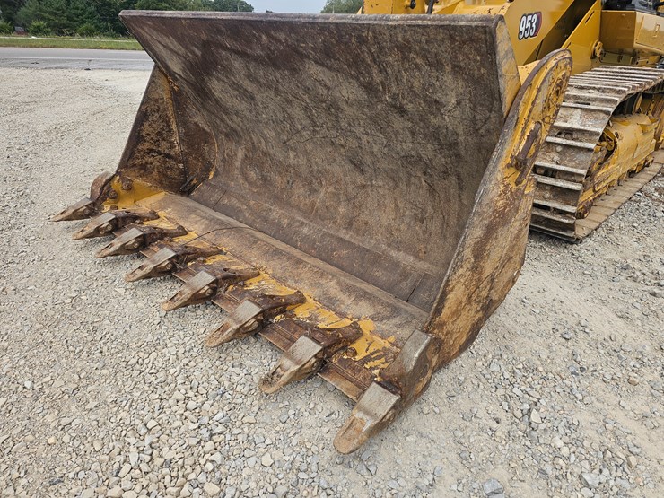 2023-caterpillar-953-image-96