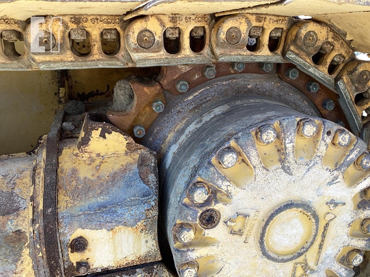 2020-caterpillar-d3-lgp-image-11