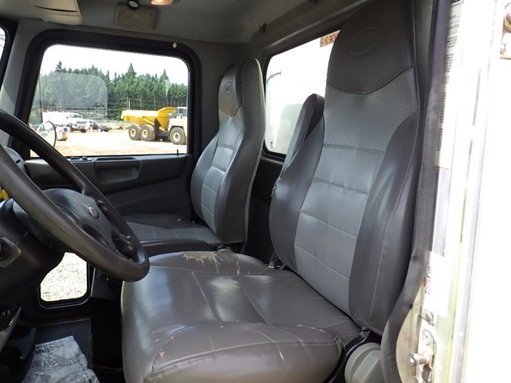 2016-peterbilt-pb337-s/a-fuel-&-lube-truck-image-38