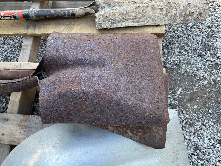 #1588-•-pile-of-various-shovels-image-5