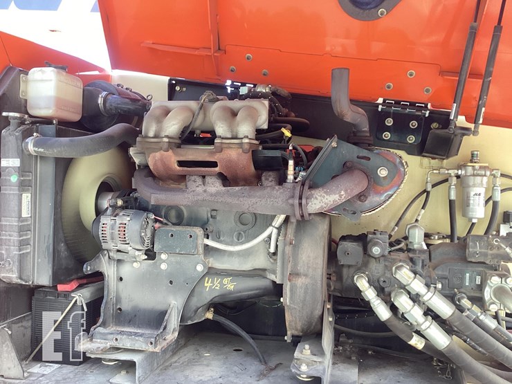 2015-jlg-740aj-image-16
