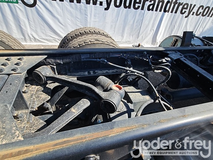 2023-kenworth-t880-image-53