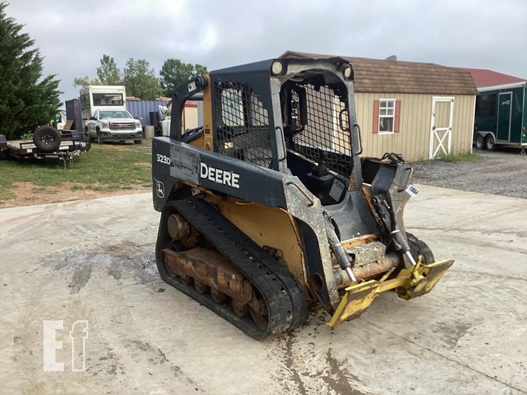 2010-deere-323d-image-6