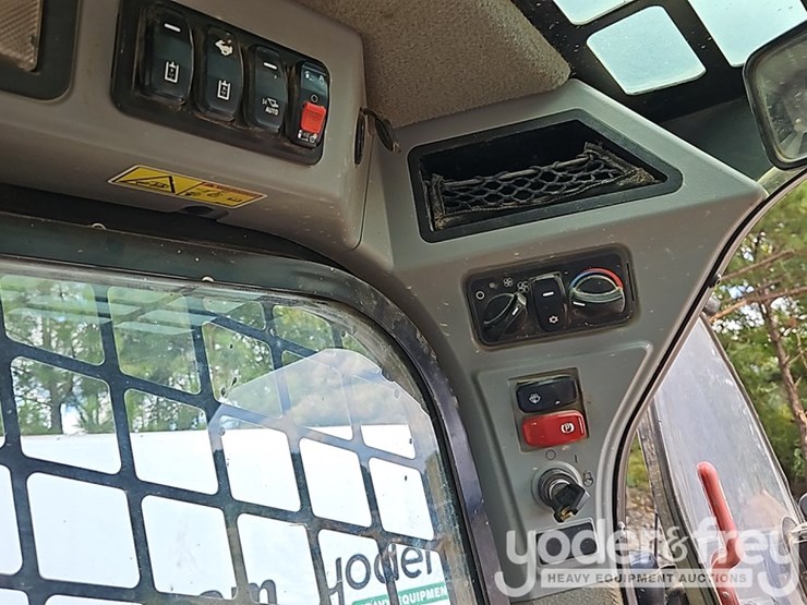 2020-caterpillar-299d3-image-29