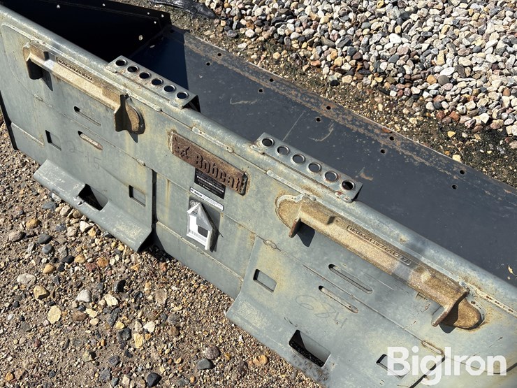 bobcat-68”-heavy-duty-skid-steer-bucket-image-11