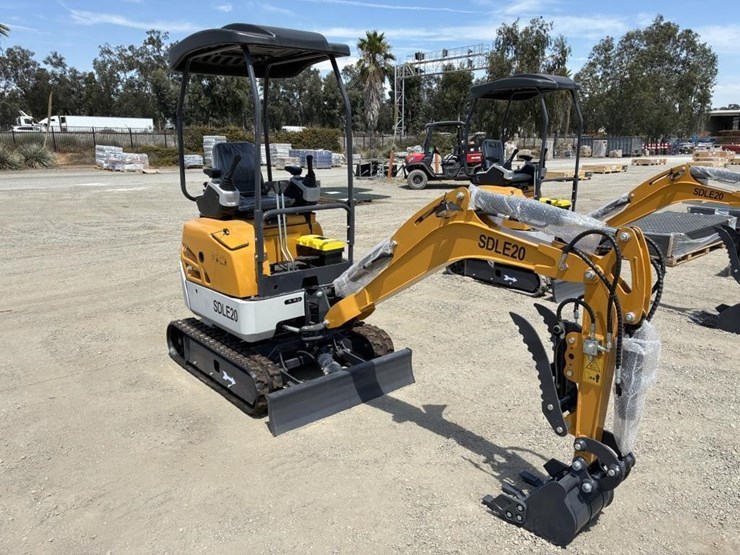 2025-sdlanch-sdle20-hydraulic-excavator-image-2