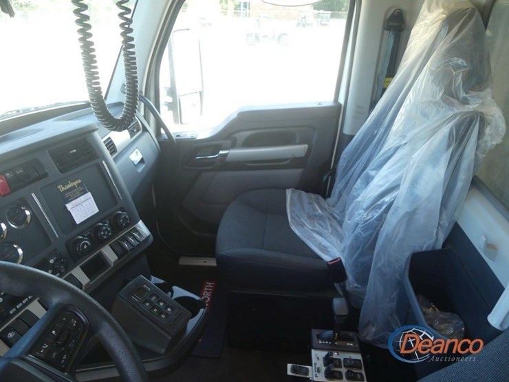 2024-kenworth-t880-image-21