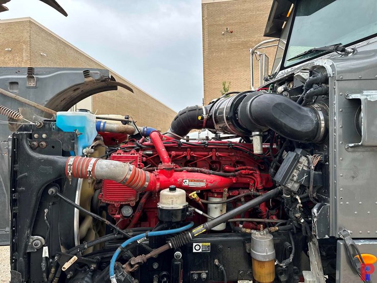 2012-peterbilt-367-image-21