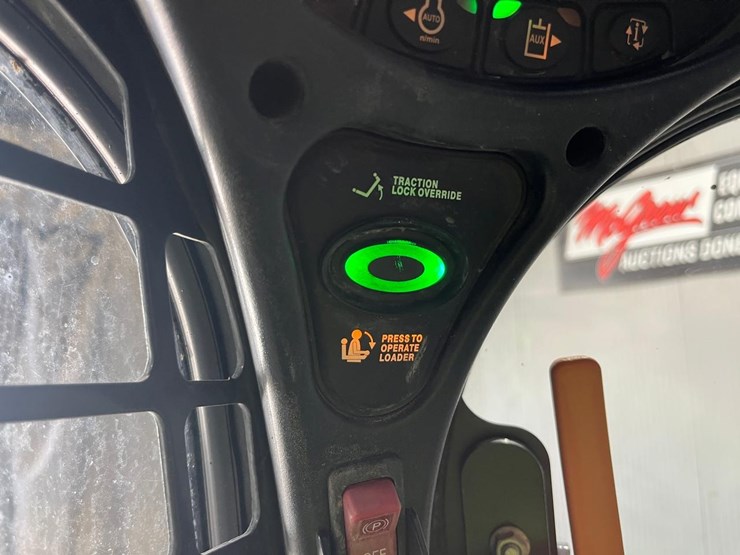 2020-bobcat-t740-image-24