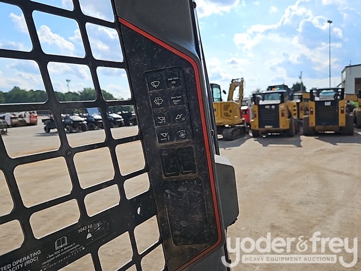 2021-bobcat-t64-image-29
