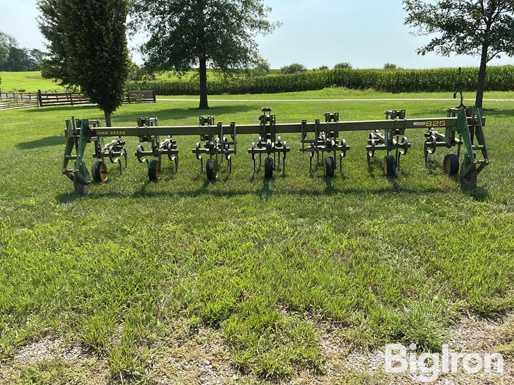john-deere-825-image-2