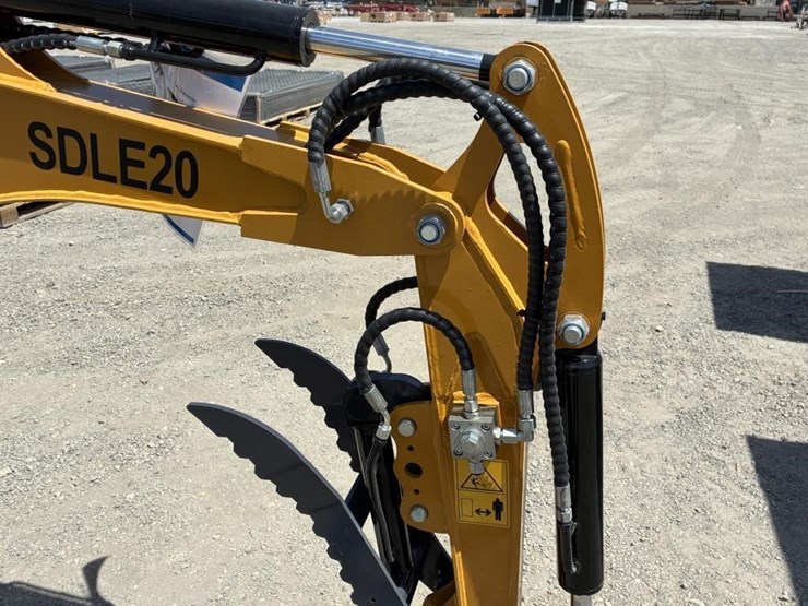 2025-sdlanch-sdle20-hydraulic-excavator-image-7