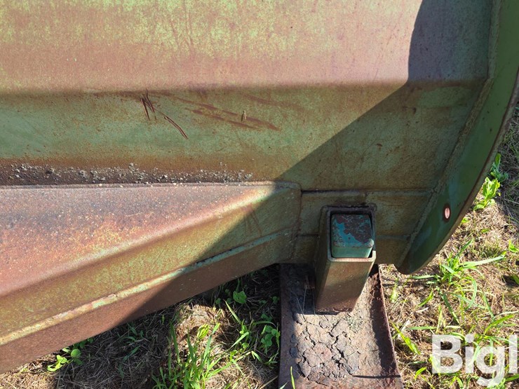john-deere-12-image-11