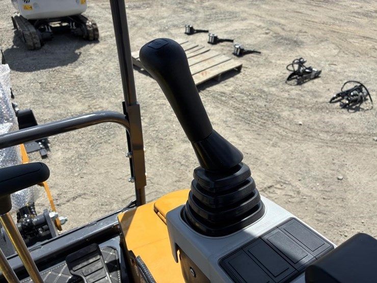 2025-sdlanch-sdle20-hydraulic-excavator-image-20
