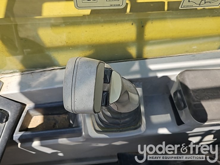 2017-caterpillar-tl642d-image-28