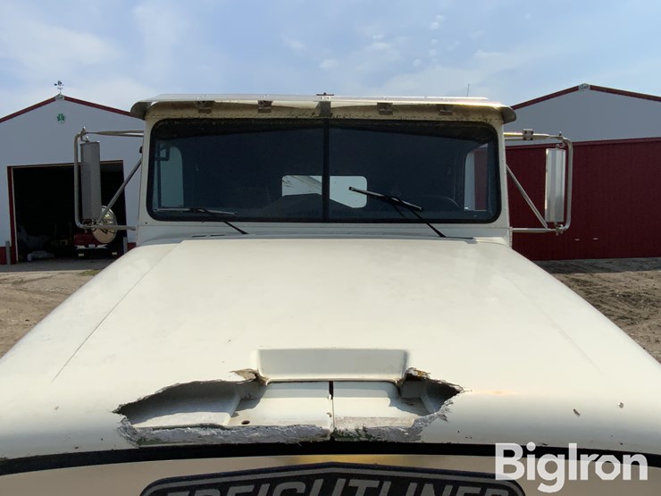 1989-freightliner-fld120-image-16
