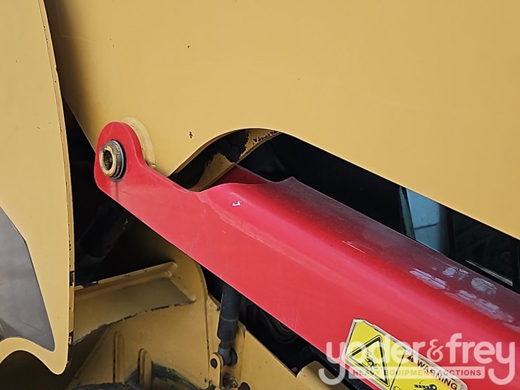 2006-caterpillar-277d-image-12