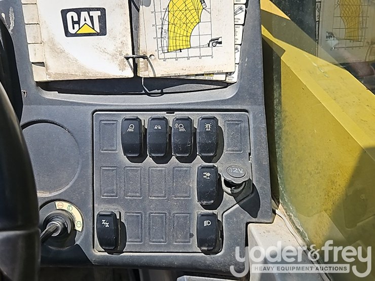 2017-caterpillar-tl642d-image-29