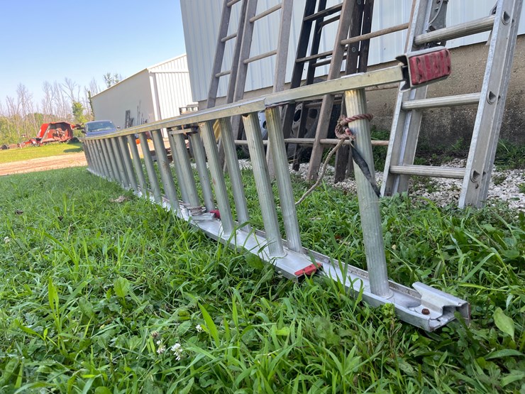 #3076-•-werner-aluminum-ladder-image-2