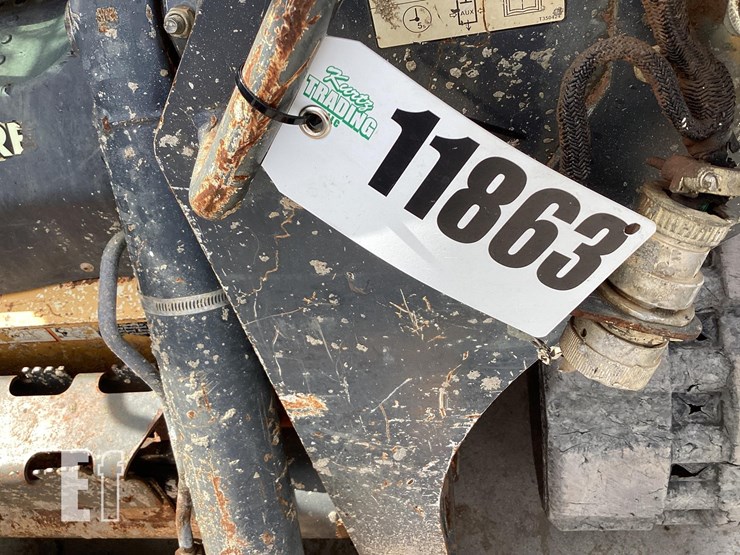 2015-deere-323e-image-23
