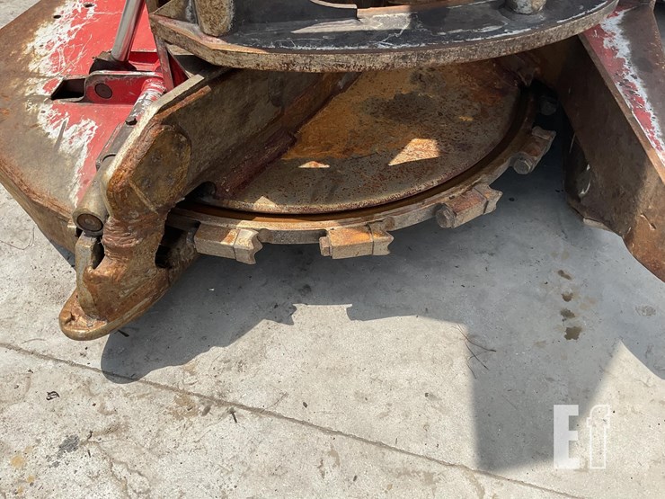 2015-caterpillar-573c-image-8