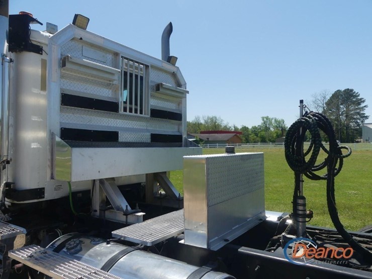 2014-caterpillar-ct660l-image-12