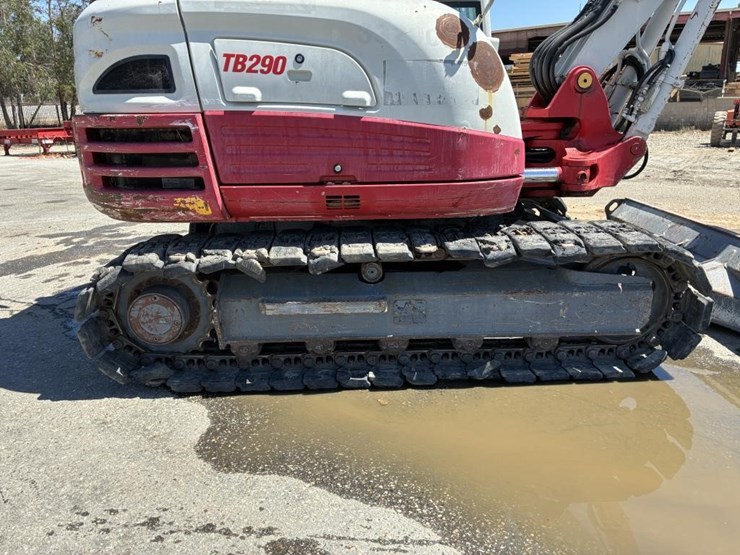 2017-takeuchi-tb290-image-16